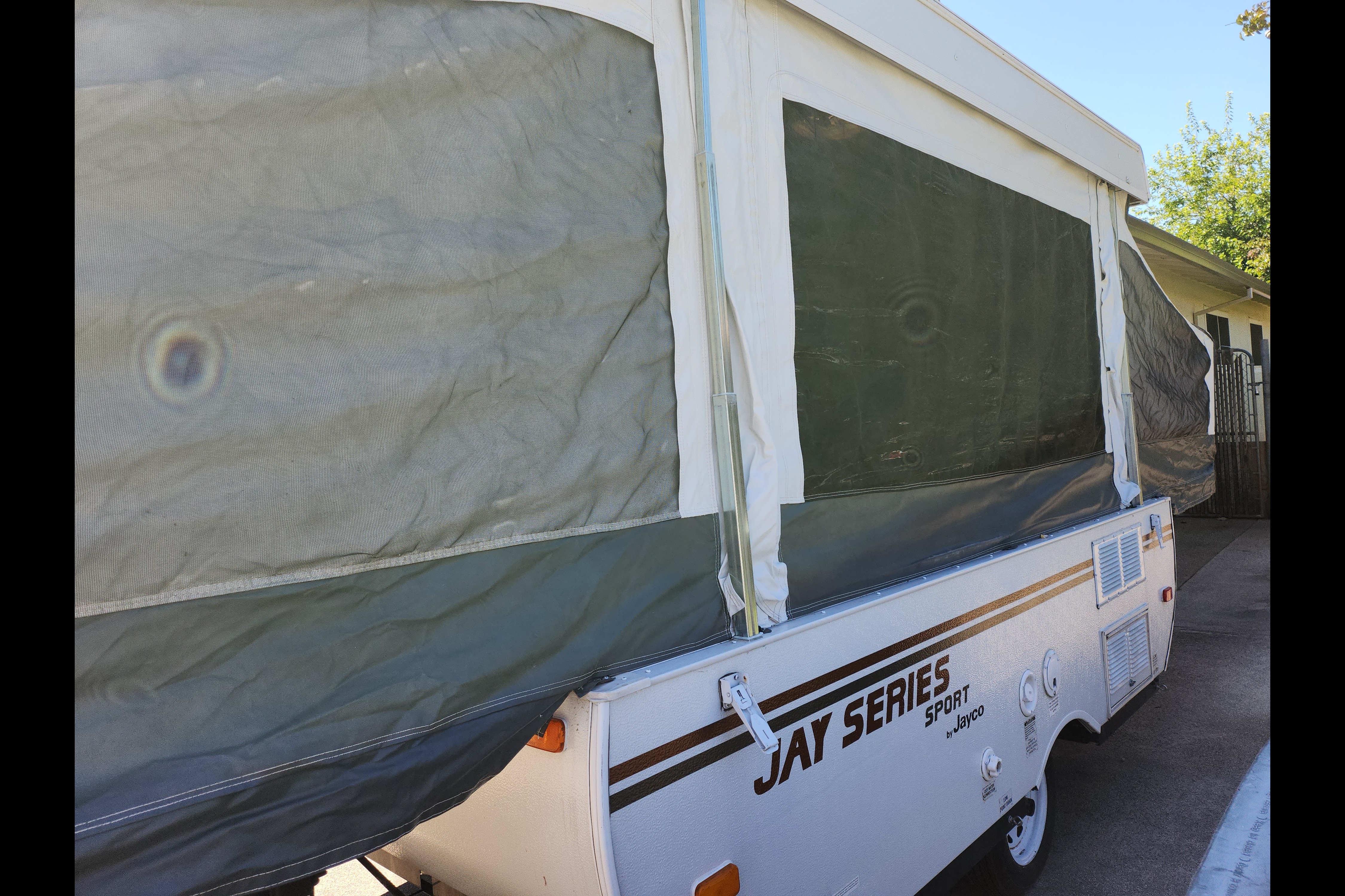 Bear'ly a Trailer
