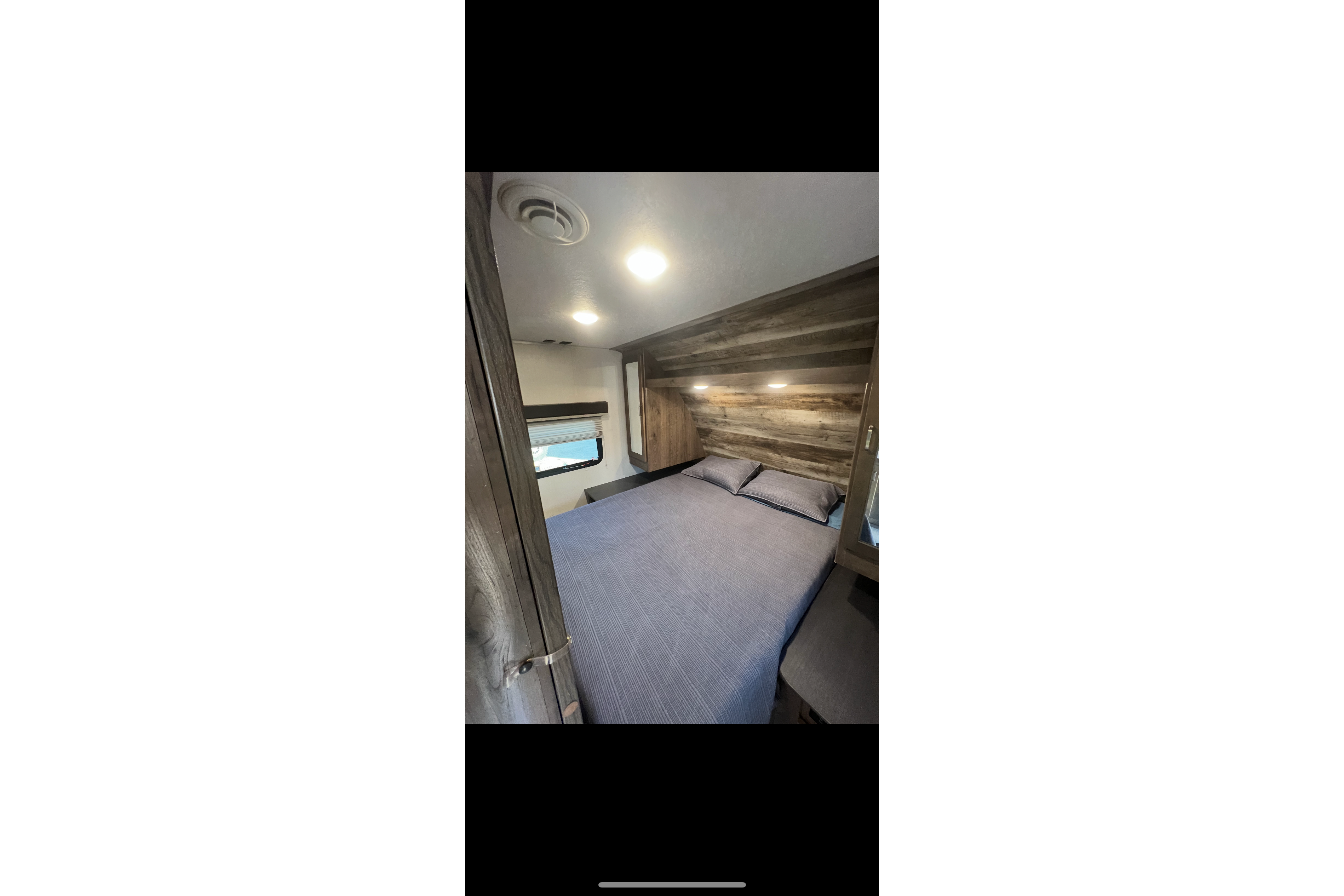 Ultimate Family Comfort! Keystone Passport 292BHWE with Bunkhouse and Outdoor Kitchen!