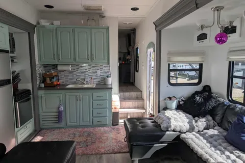 Leikan Farm’s Sportsman Toy hauler Fifth Wheel