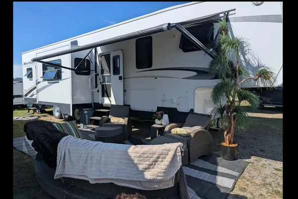 Leikan Farm’s Sportsman Toy hauler Fifth Wheel