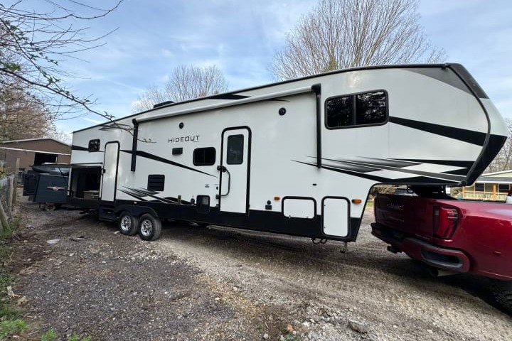 Derick's Keystone hideout Fifth Wheel