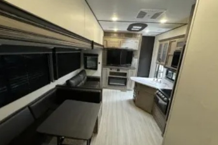 Derick's Keystone hideout Fifth Wheel