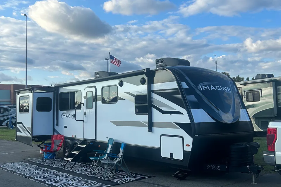 Lo Rentz 2023 Imagine Travel Trailer
