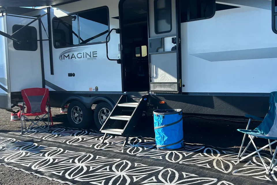 Lo Rentz 2023 Imagine Travel Trailer