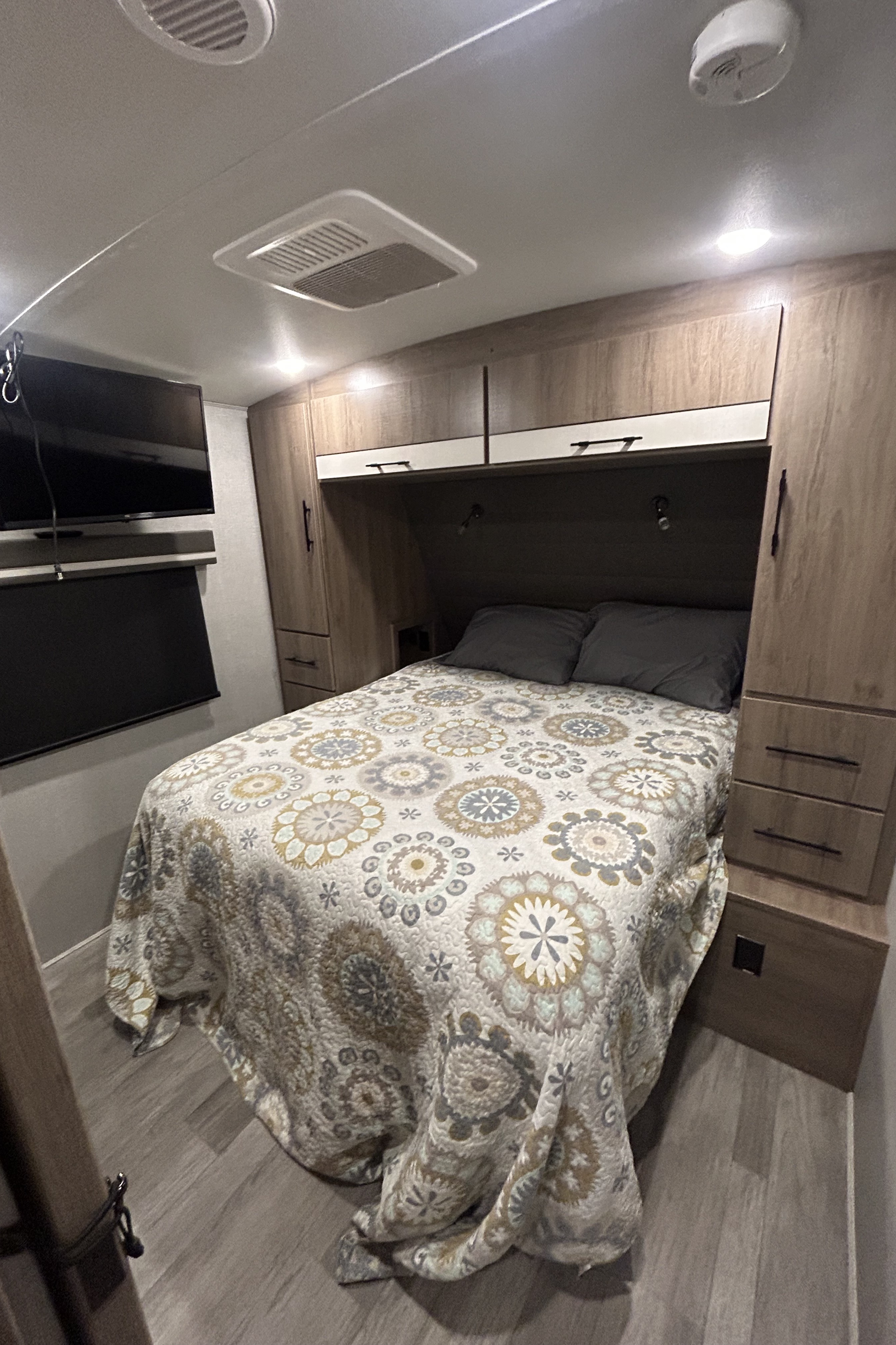 Lo Rentz 2023 Imagine Travel Trailer