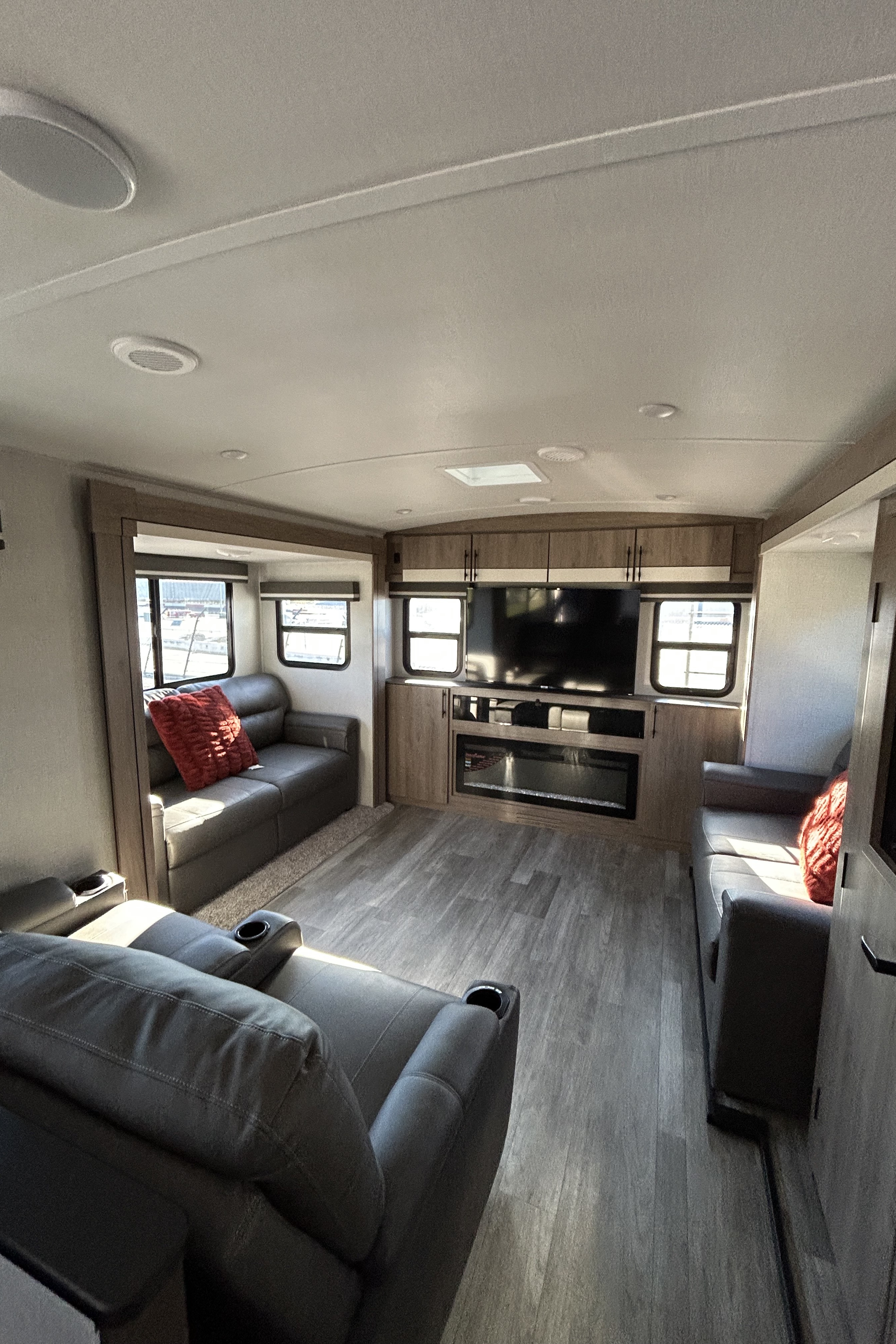 Lo Rentz 2023 Imagine Travel Trailer