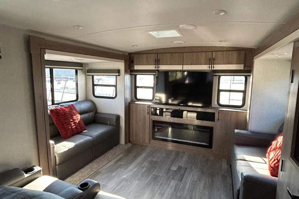 Lo Rentz 2023 Imagine Travel Trailer