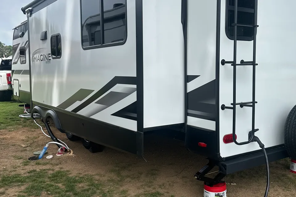 Lo Rentz 2023 Imagine Travel Trailer