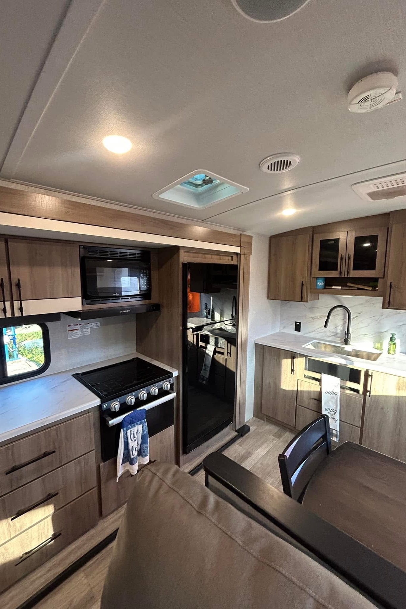 Lo Rentz 2023 Imagine Travel Trailer