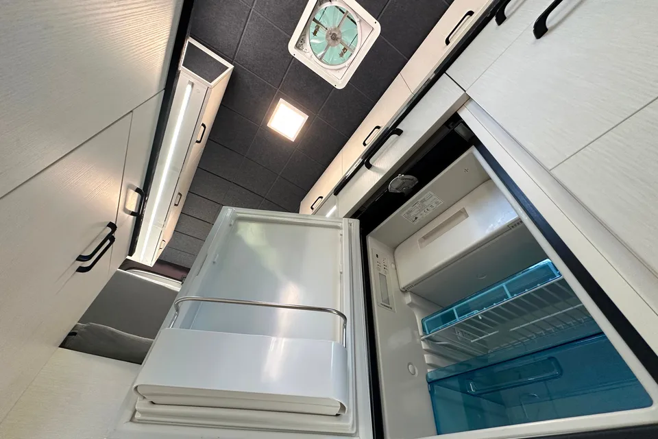 Luxury Hotel-Style Furnitured Camper 2023 Rare Size