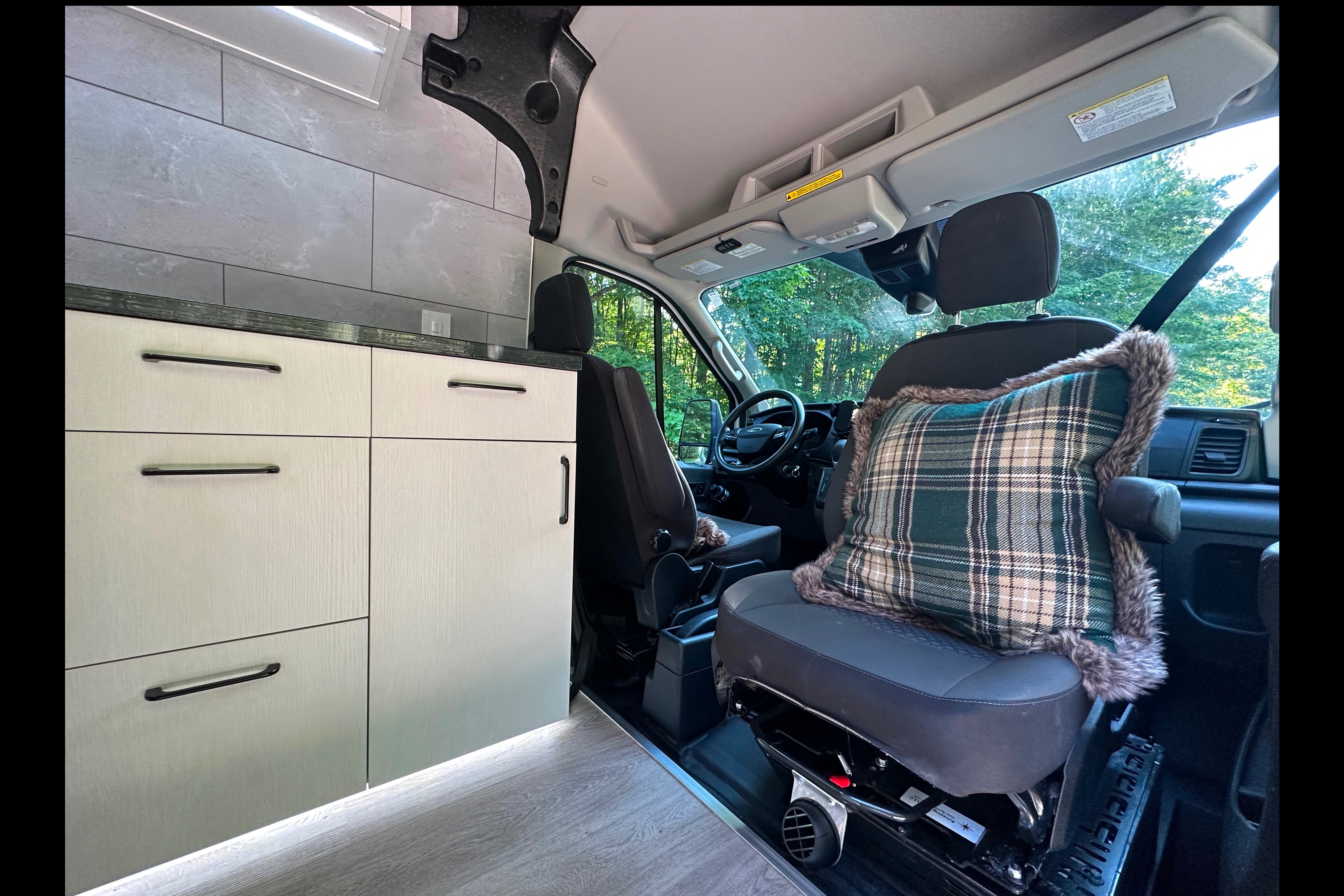 Luxury Hotel-Style Furnitured Camper 2023 Rare Size