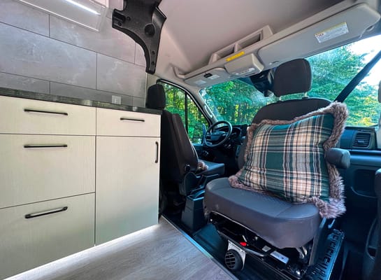 Luxury Hotel-Style Furnitured Camper 2023 Rare Size