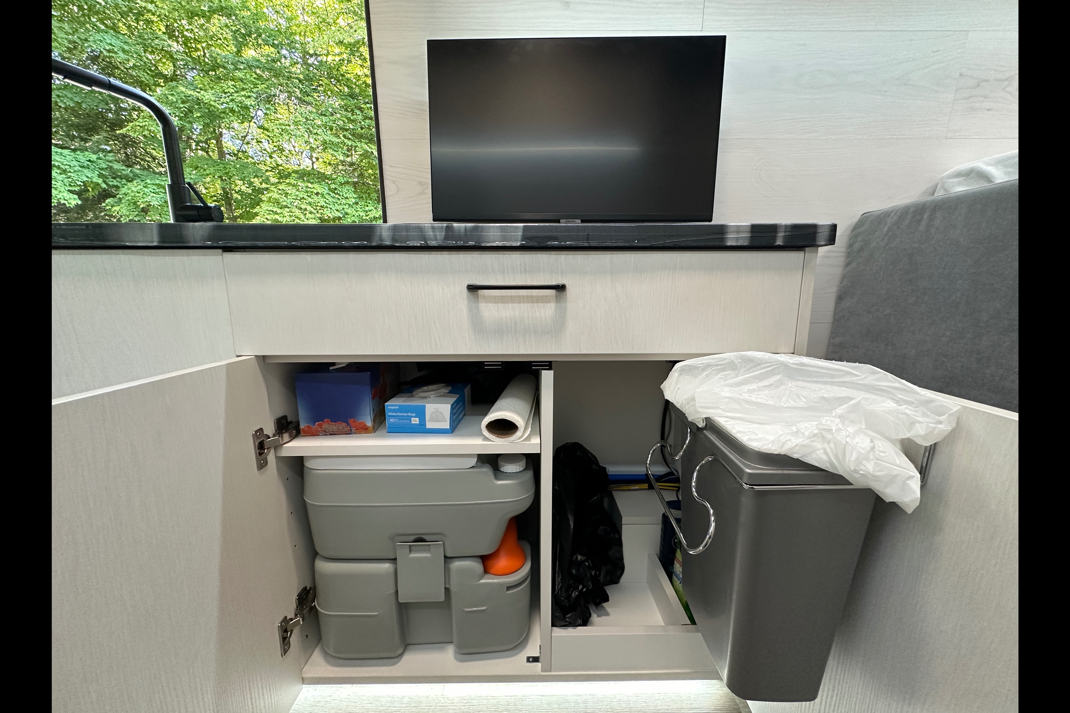 Luxury Hotel-Style Furnitured Camper 2023 Rare Size