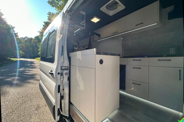 Luxury Hotel-Style Furnitured Camper 2023 Rare Size