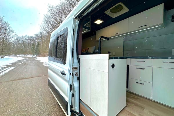 Luxury Hotel-Style Furnitured Camper 2023 Rare Size