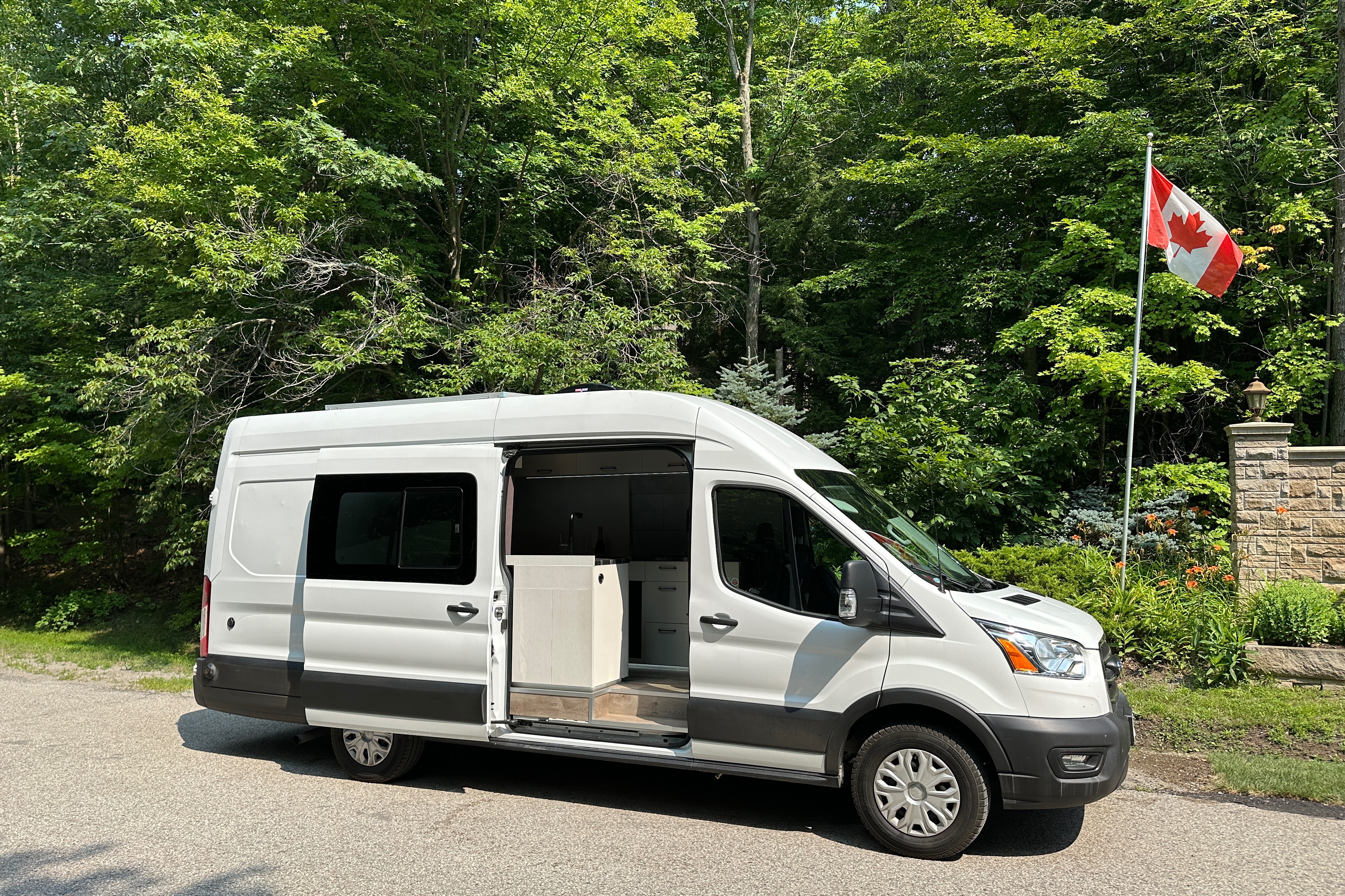 Luxury Hotel-Style Furnitured Camper 2023 Rare Size