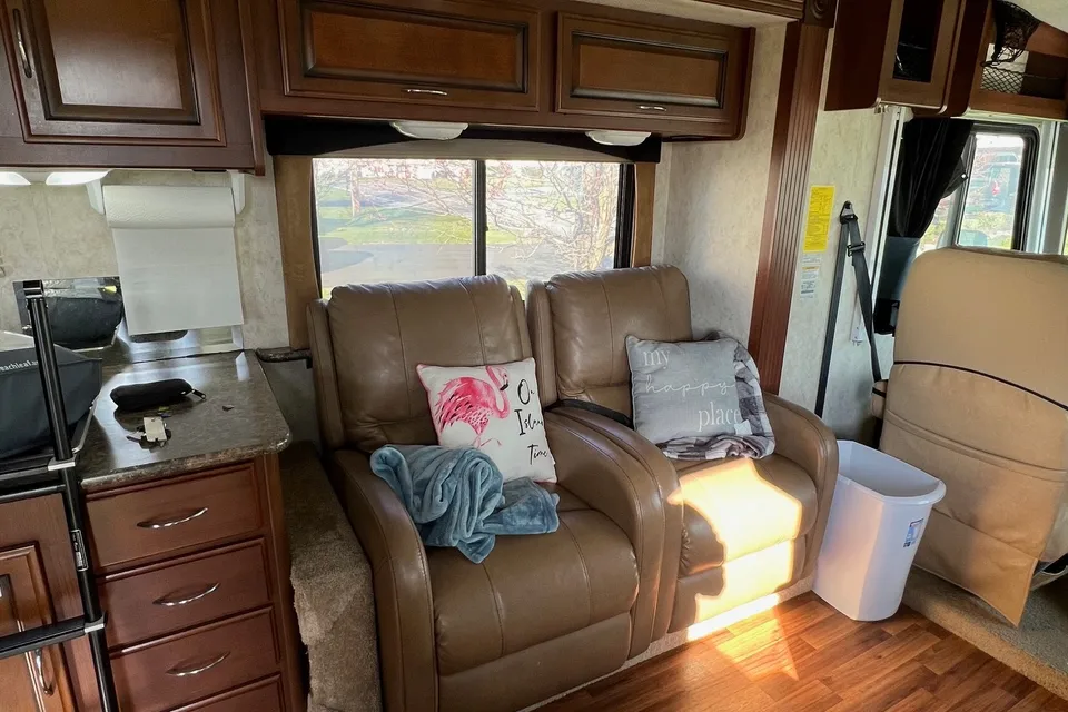 Jordan's Fleetwood Storm 32BH Class A
