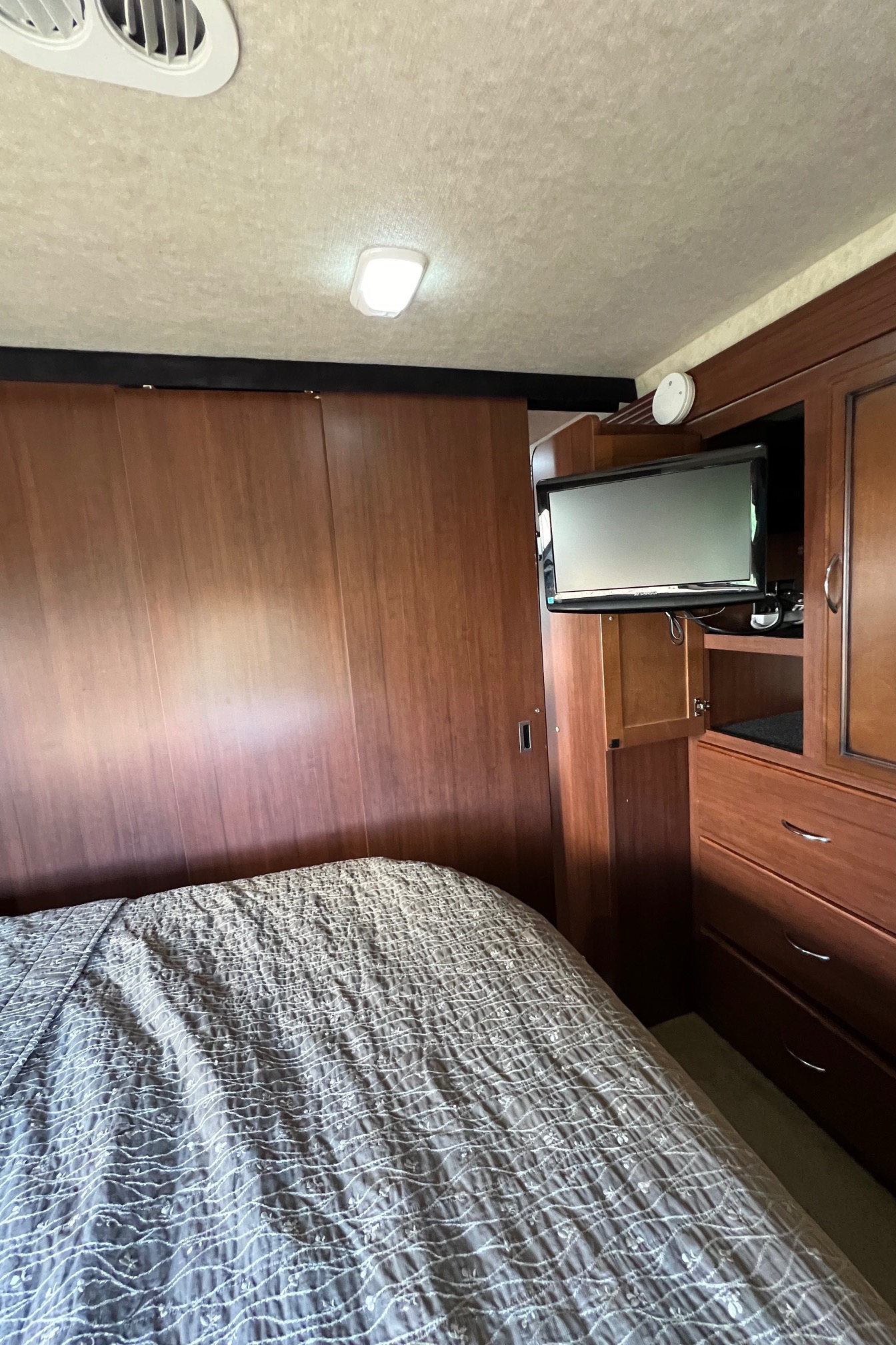 Jordan's Fleetwood Storm 32BH Class A