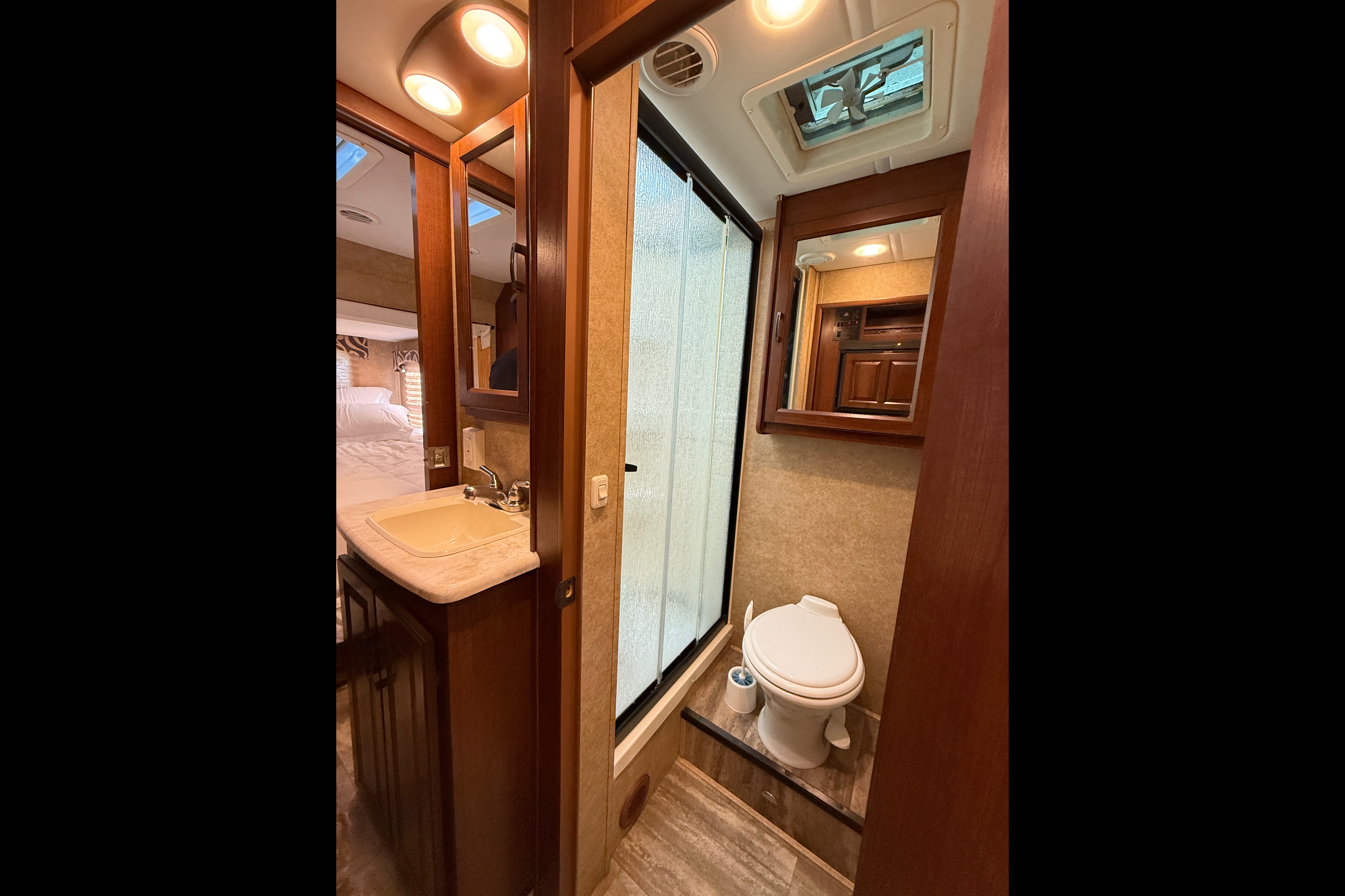 Ernie's Forest River Solera 24R Class C
