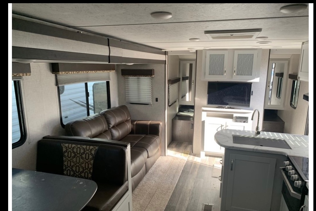 B&M’s Family Friendly Double Bunk House Travel Trailer