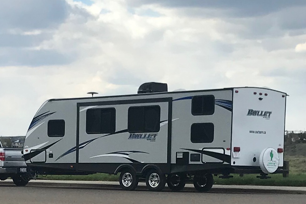 B&M’s Family Friendly Double Bunk House Travel Trailer