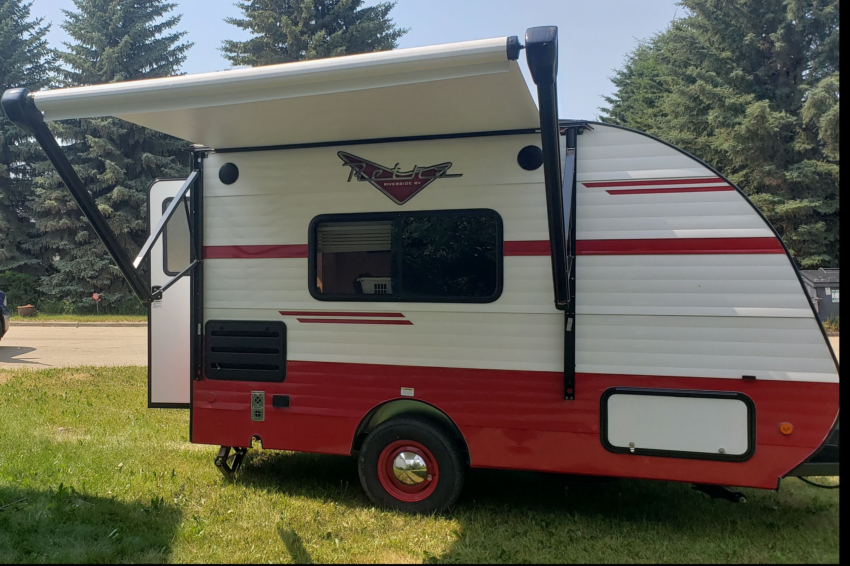 Holly's Riverside RV Retro Micro Trailer