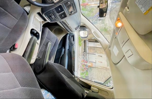 La belle Huguette- Dodge Grand Caravan