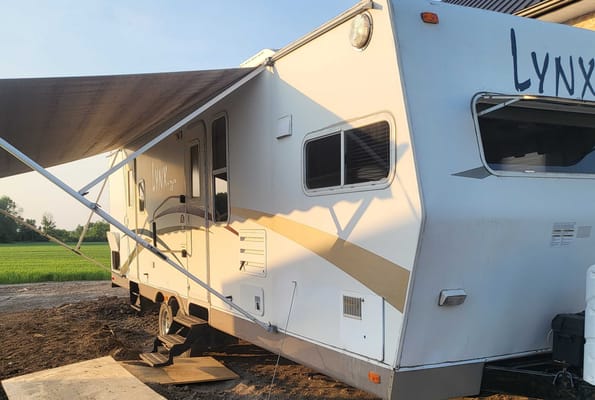 Heather's Lynx Ultra lite LE Travel Trailer