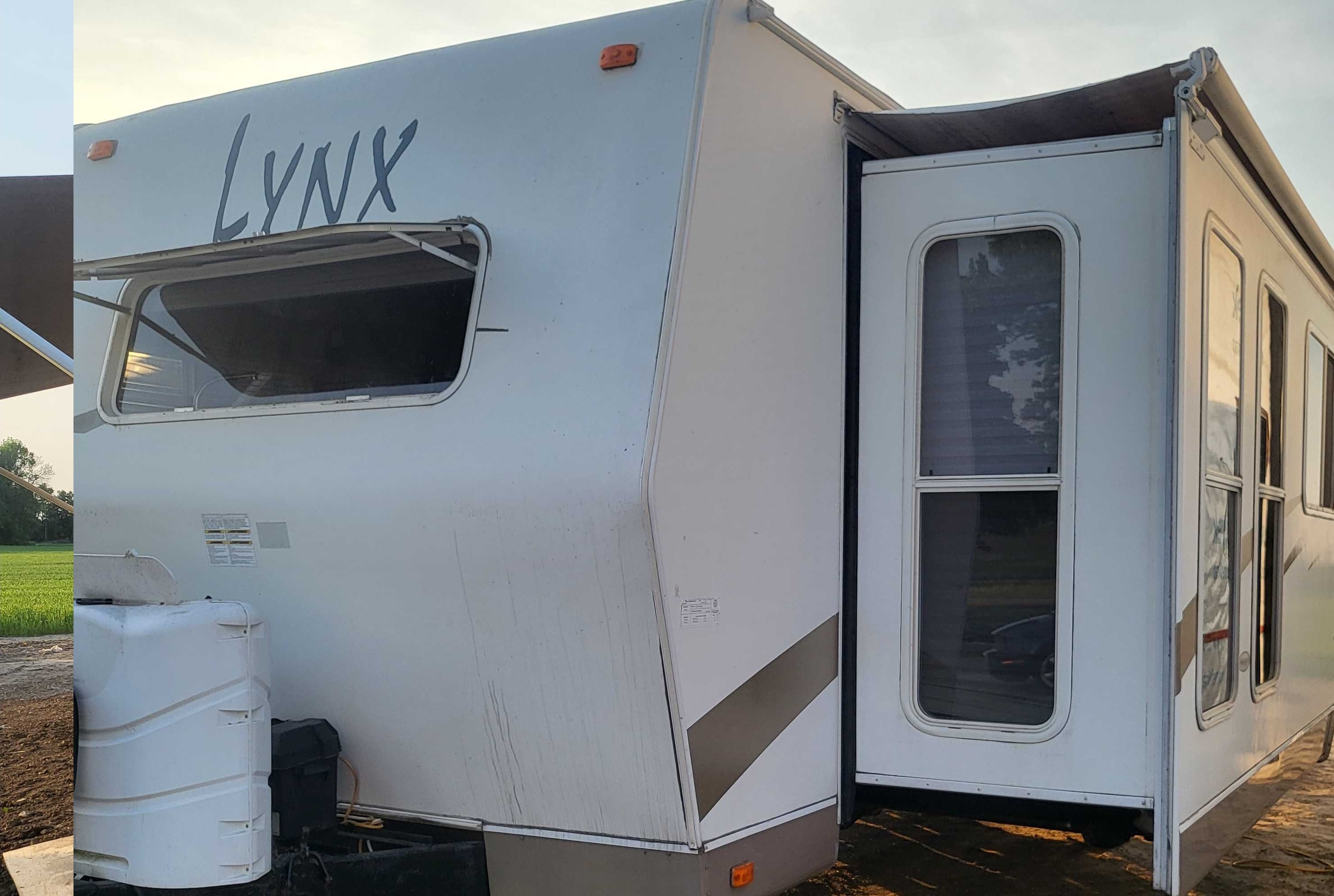 Heather's Lynx Ultra lite LE Travel Trailer