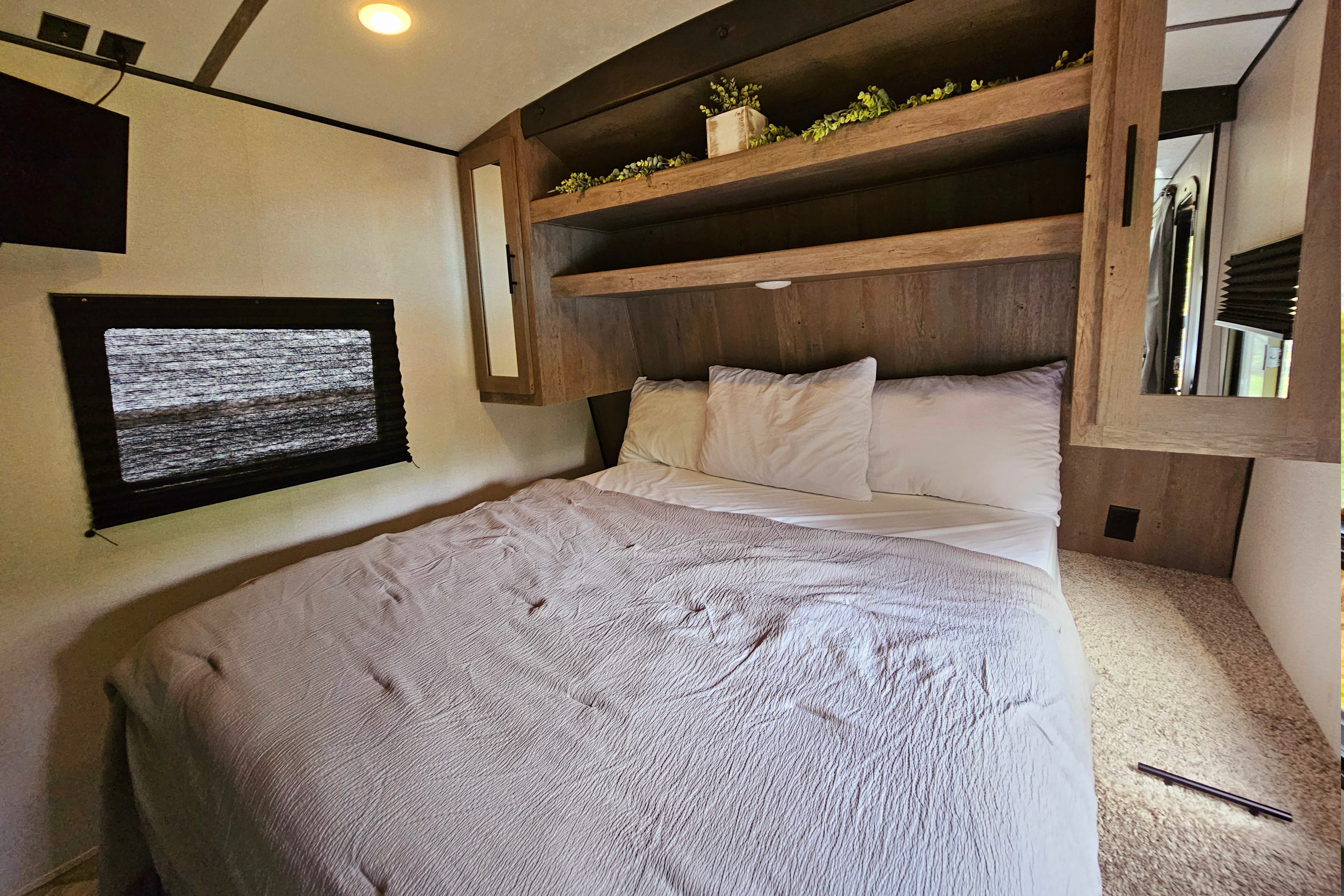 "Spring Glamper" Queen + Bunks