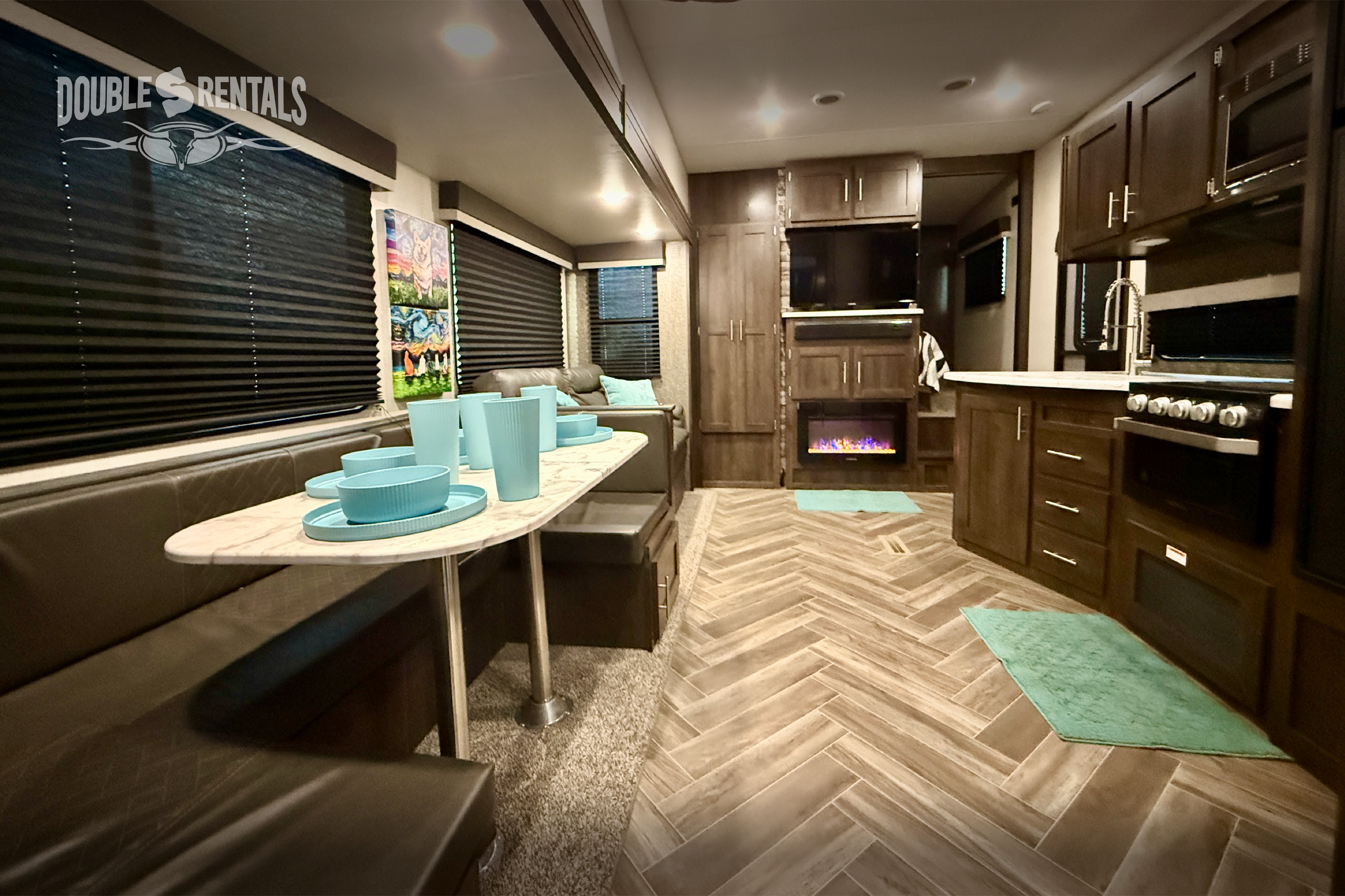 SPORTSTER Toy Hauler with 2 Queen Beds, U-Shaped Dinette & Sofa