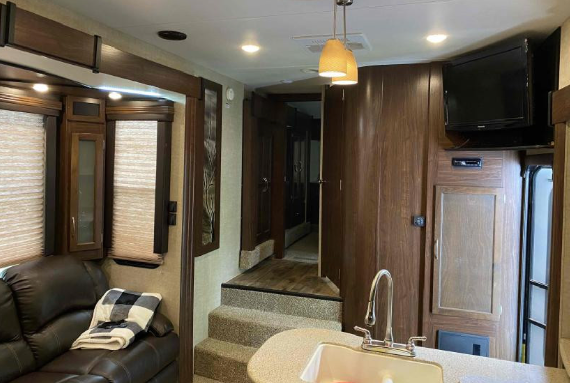 Spacious Toyhauler w/ 2 bathrooms