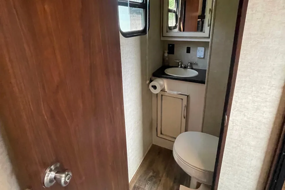 Spacious Toyhauler w/ 2 bathrooms