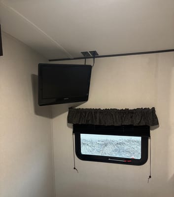 1500 friendly Keystone Springdale 27rbh Travel Trailer