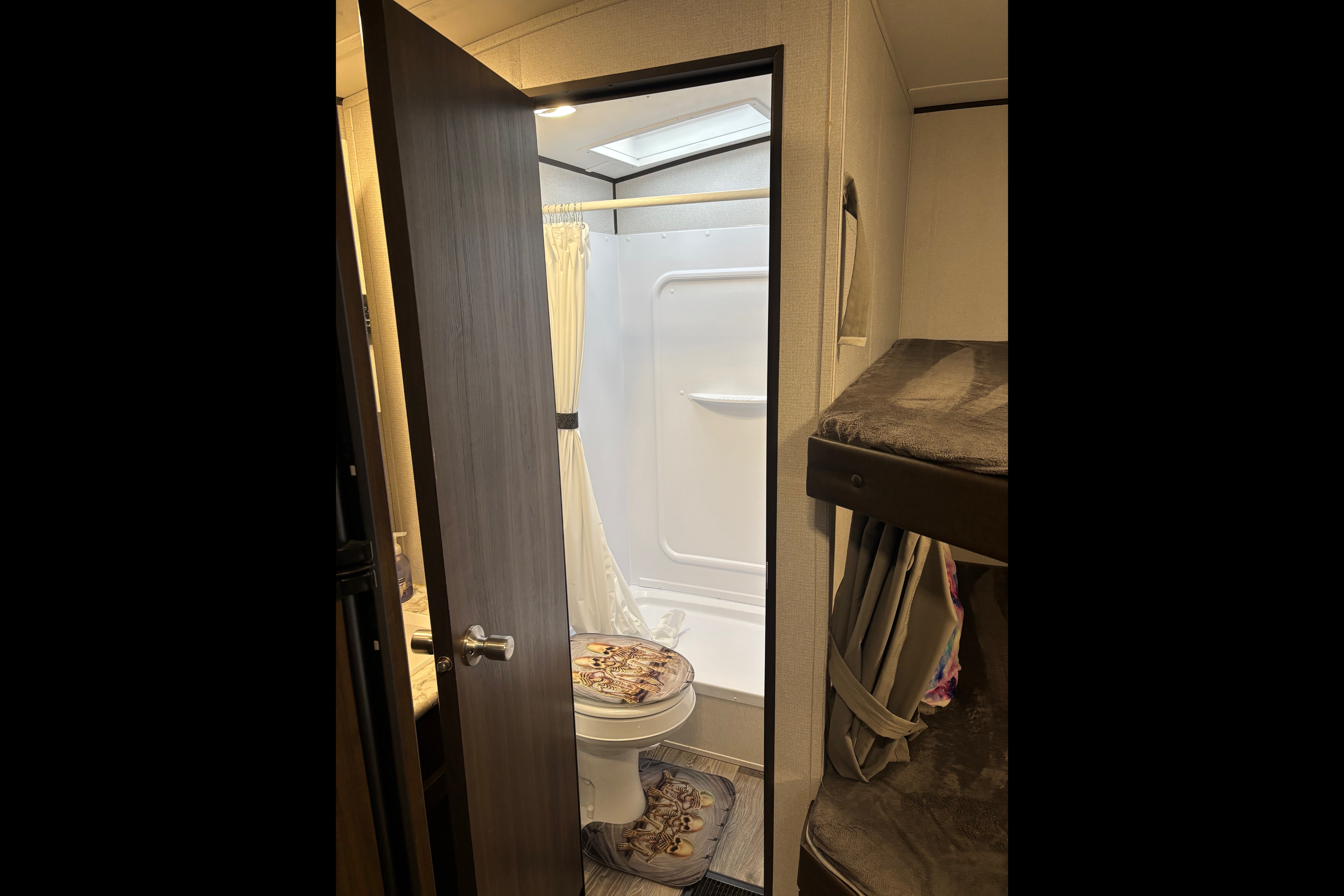 1500 friendly Keystone Springdale 27rbh Travel Trailer