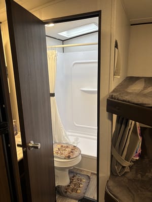 1500 friendly Keystone Springdale 27rbh Travel Trailer