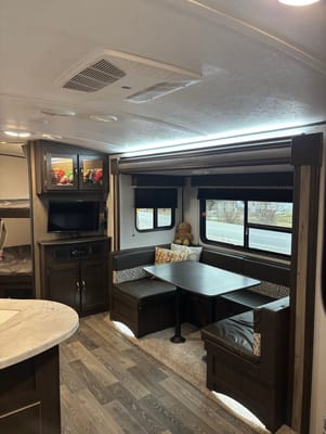 1500 friendly Keystone Springdale 27rbh Travel Trailer
