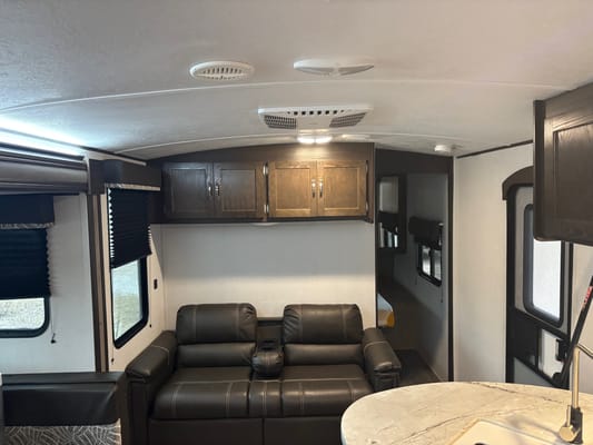 1500 friendly Keystone Springdale 27rbh Travel Trailer