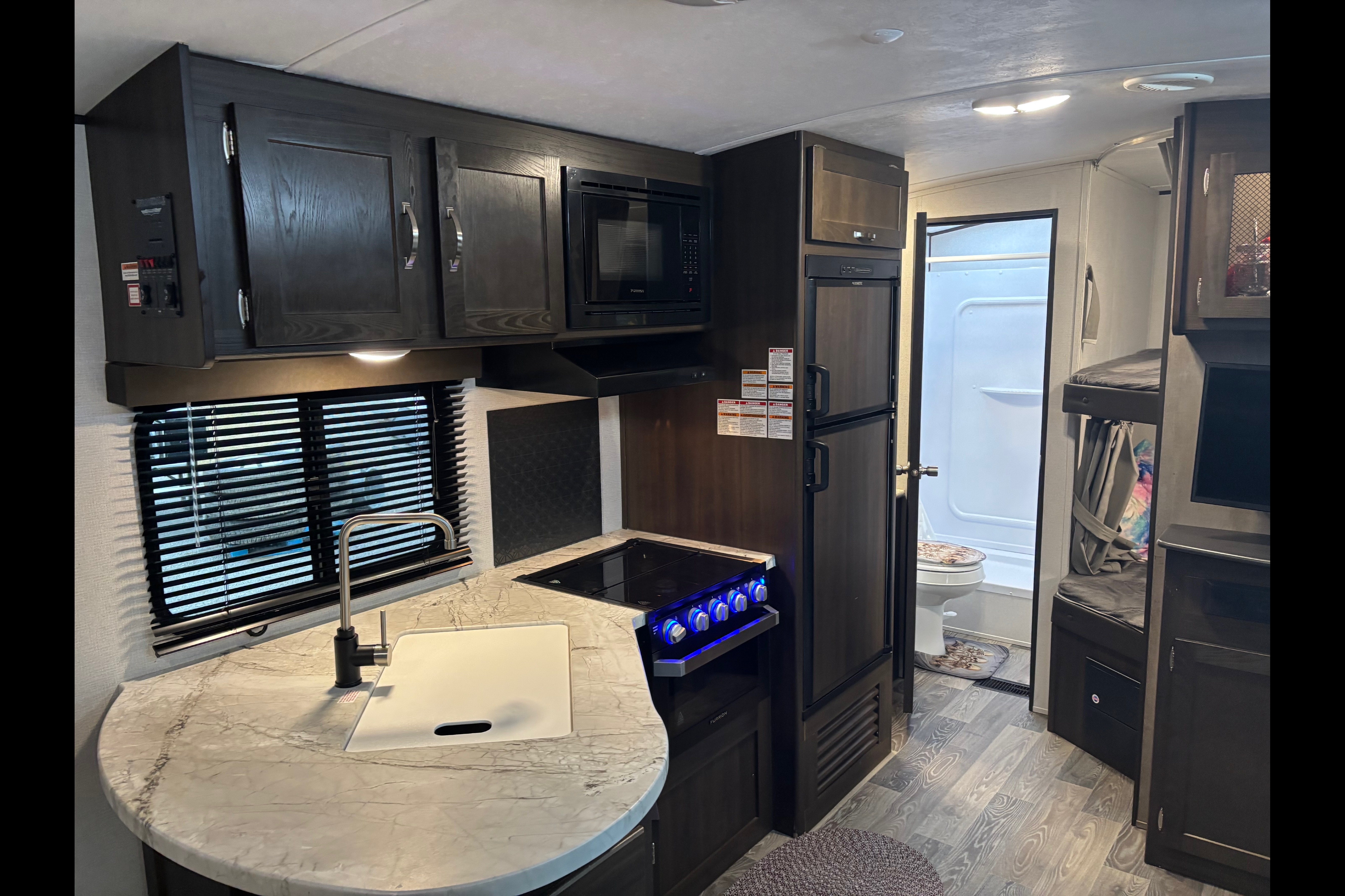1500 friendly Keystone Springdale 27rbh Travel Trailer