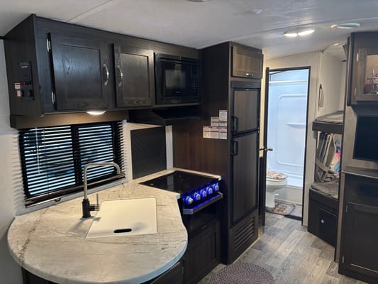 1500 friendly Keystone Springdale 27rbh Travel Trailer