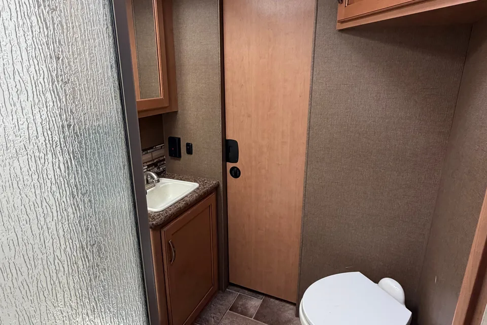 Rental photo Thor Four Winds 31E – Ultimate Family & Off-Grid Adventure RV