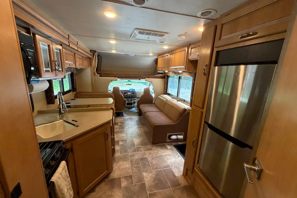 Rental photo Thor Four Winds 31E – Ultimate Family & Off-Grid Adventure RV