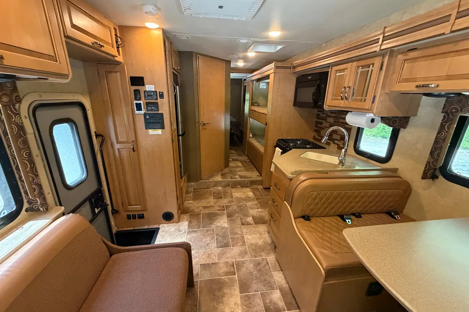 Rental photo Thor Four Winds 31E – Ultimate Family & Off-Grid Adventure RV