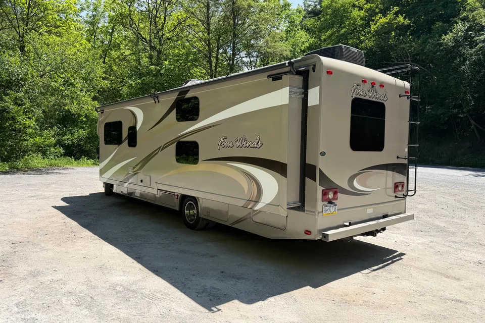 Rental photo Thor Four Winds 31E – Ultimate Family & Off-Grid Adventure RV