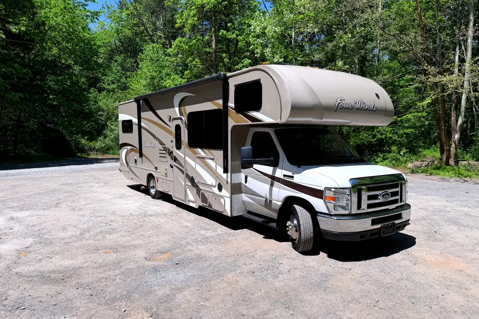 Rental photo Thor Four Winds 31E – Ultimate Family & Off-Grid Adventure RV