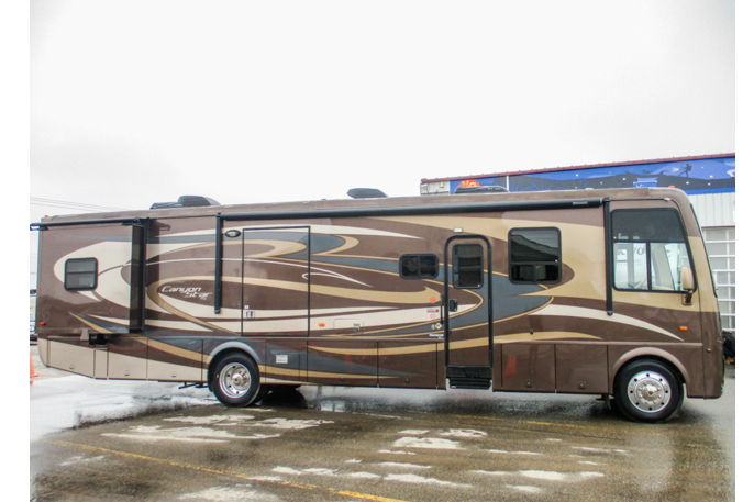 Highway 17 North Newmar 3911 canyon star Class A
