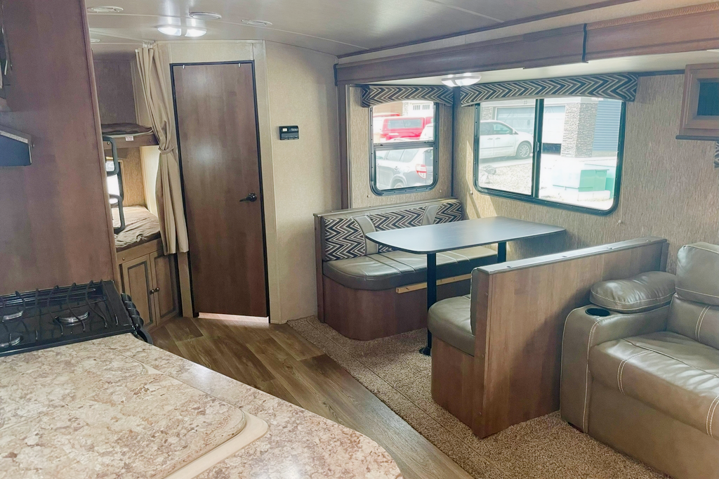 Matt's Mobile Mansion - Ultra Lite 2017 Shadow Cruiser 279DBS