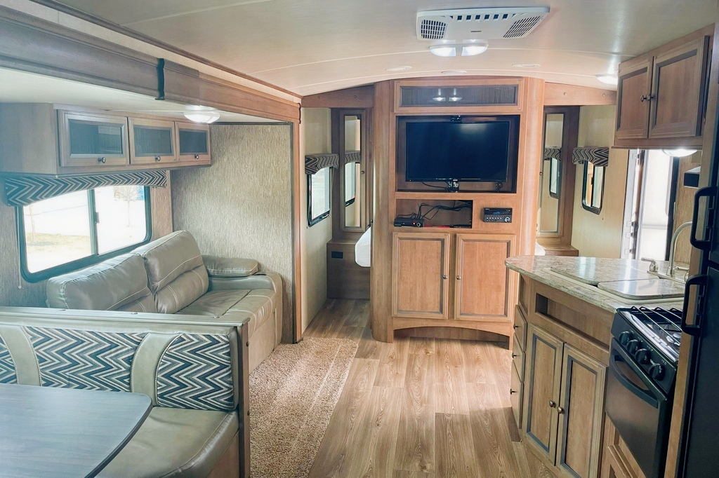 Matt's Mobile Mansion - Ultra Lite 2017 Shadow Cruiser 279DBS