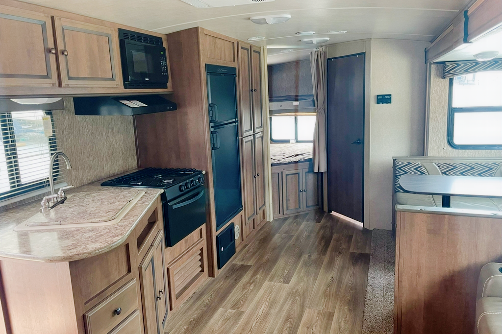 Matt's Mobile Mansion - Ultra Lite 2017 Shadow Cruiser 279DBS