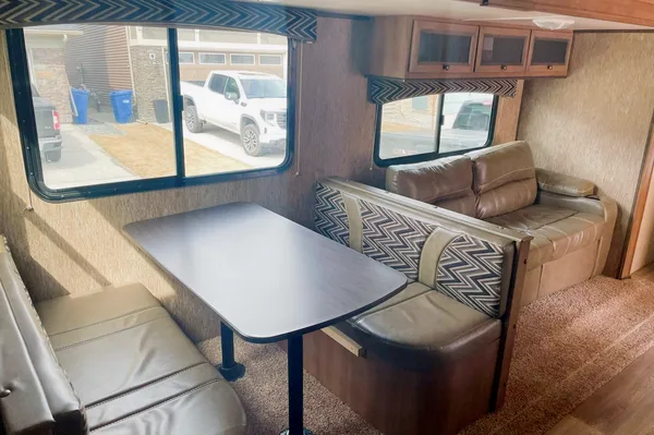 Matt's Mobile Mansion - Ultra Lite 2017 Shadow Cruiser 279DBS